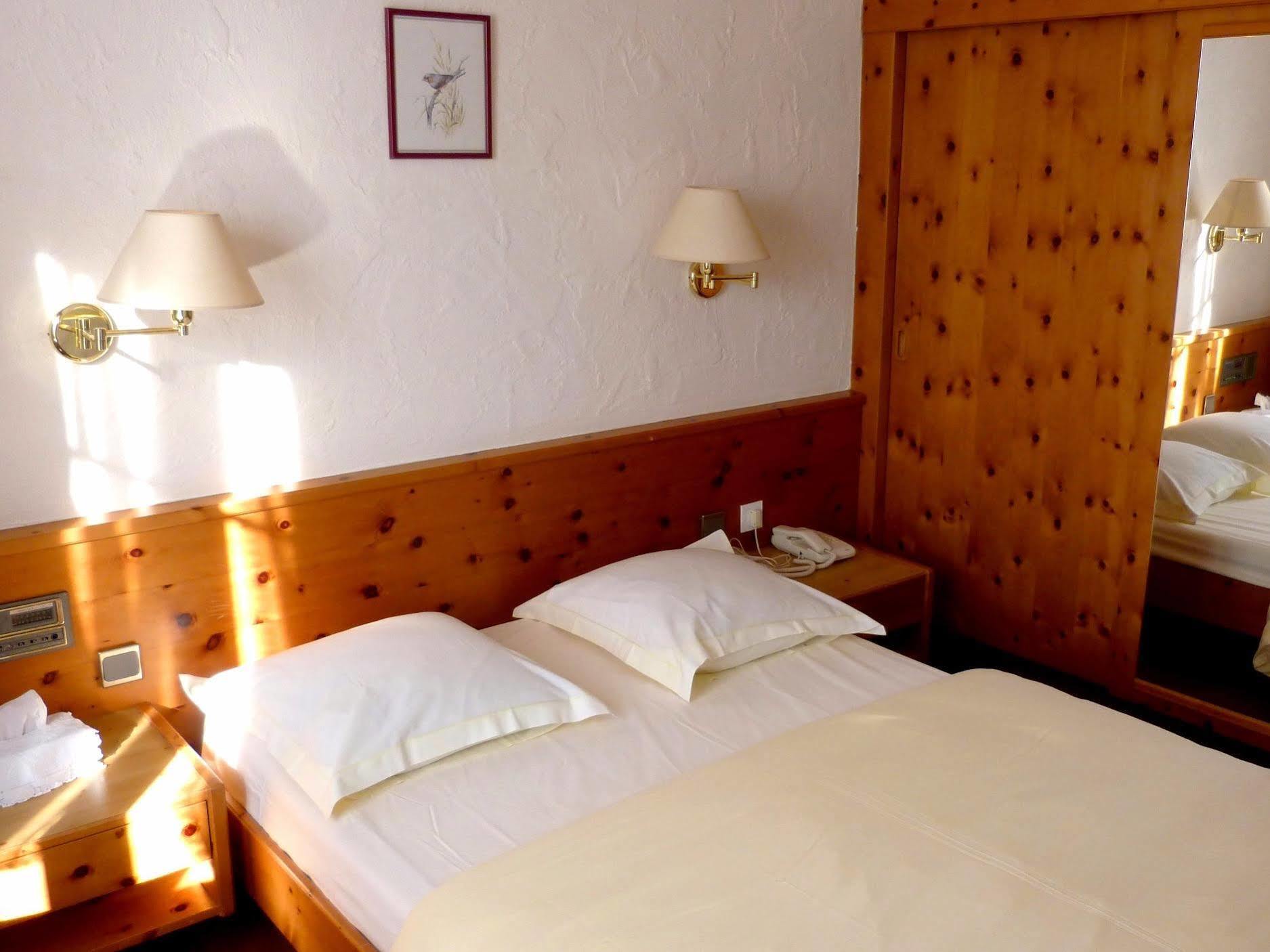 Hotel Restaurant Aux Trois Roses La Petite-Pierre Εξωτερικό φωτογραφία